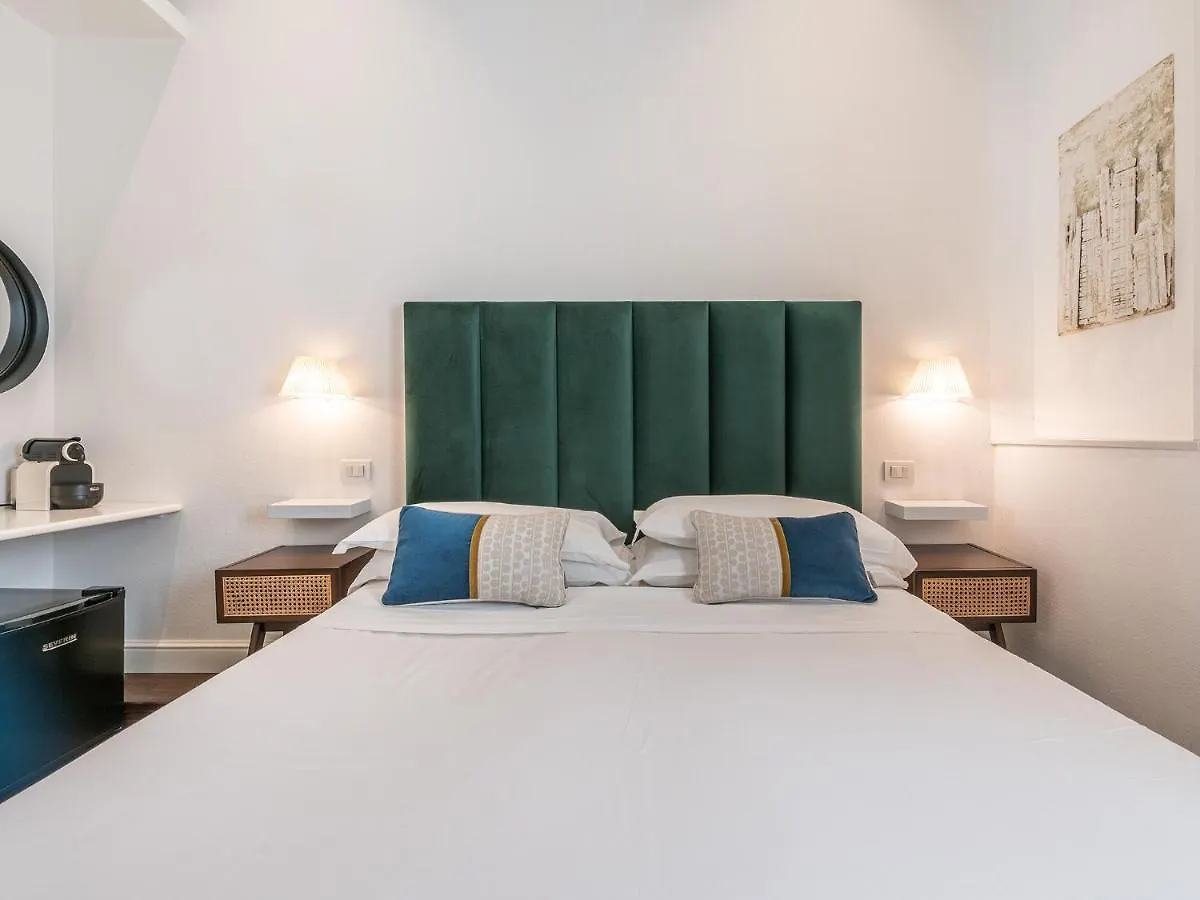 Pley Cagliari Boutique Suites 2*,