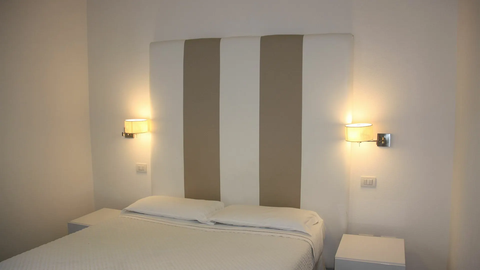 Pley Cagliari Boutique Suites 2*,