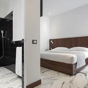 My Bed Montenapoleone Italien