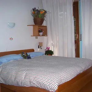 Bed & Breakfast Garni Pecol 