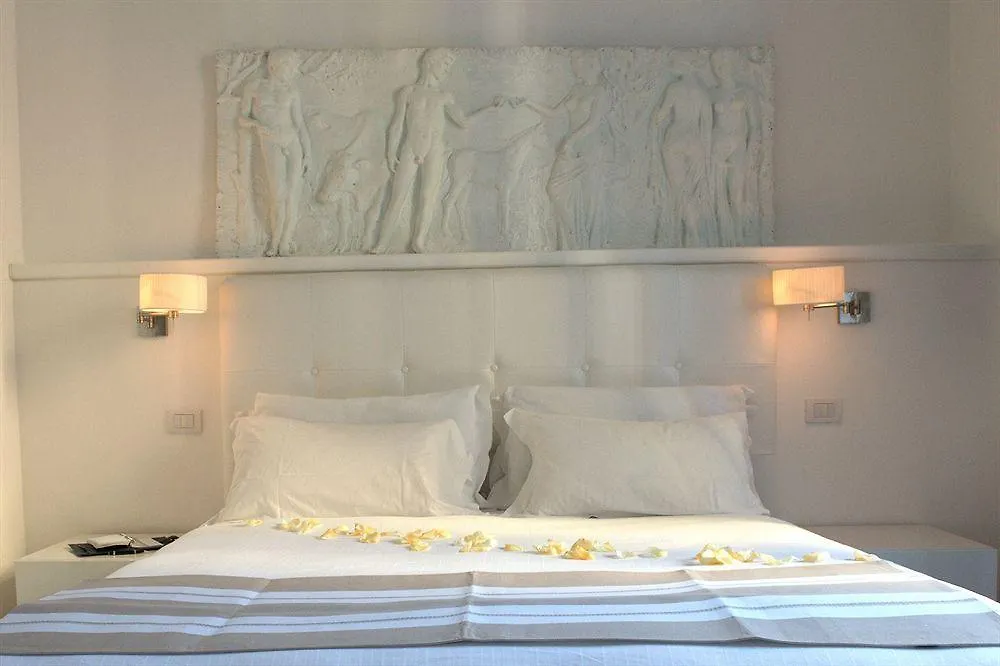Pley Cagliari Boutique Suites 2*,